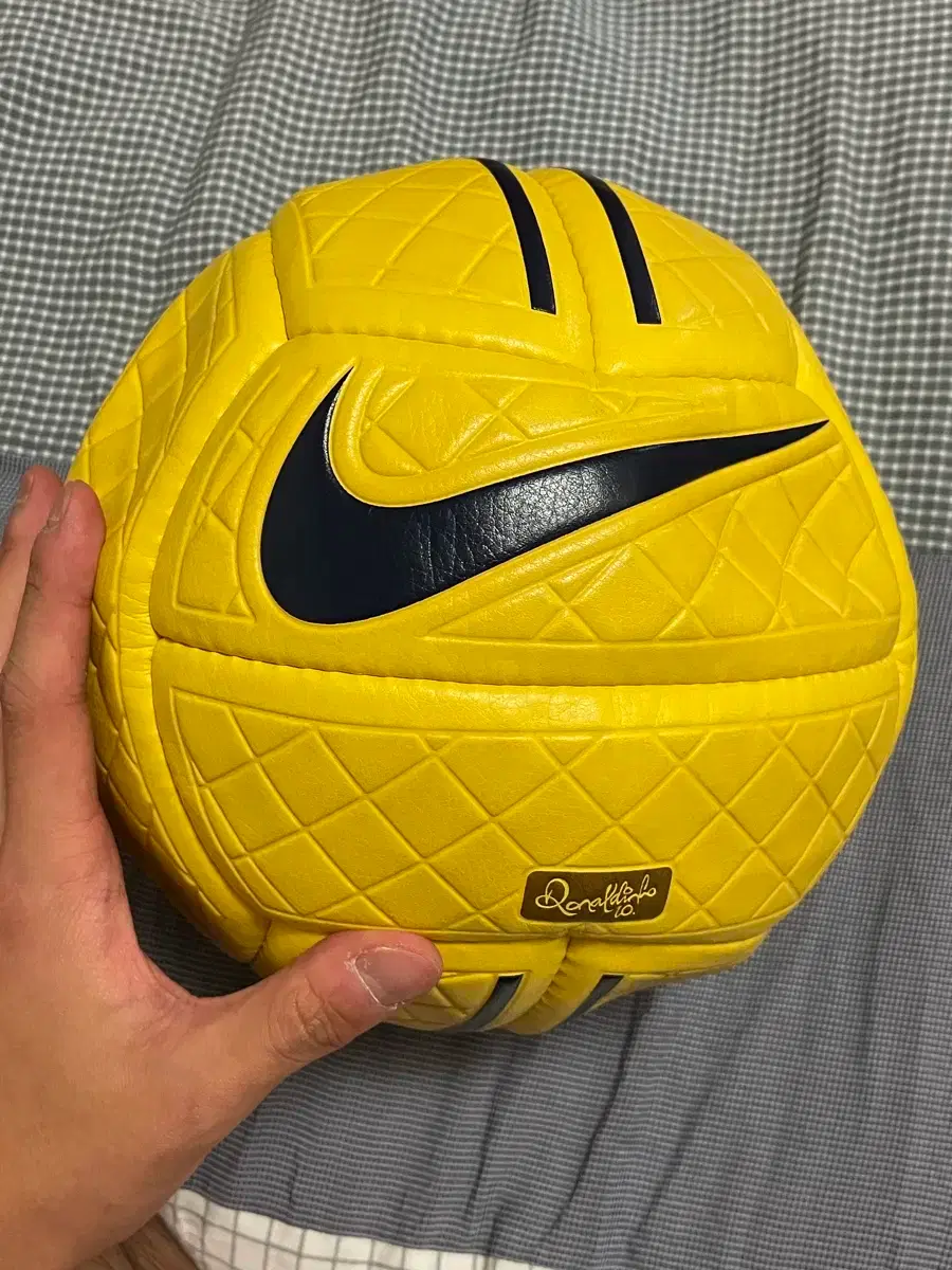 ロナウジーニョ 10R サッカーボール / ナイキロナウジーニョ 10R マギ